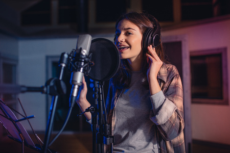 Musiker besorgt es seiner Frau im Tonstudio Musiker besorgt es seiner Frau im Tonstudio